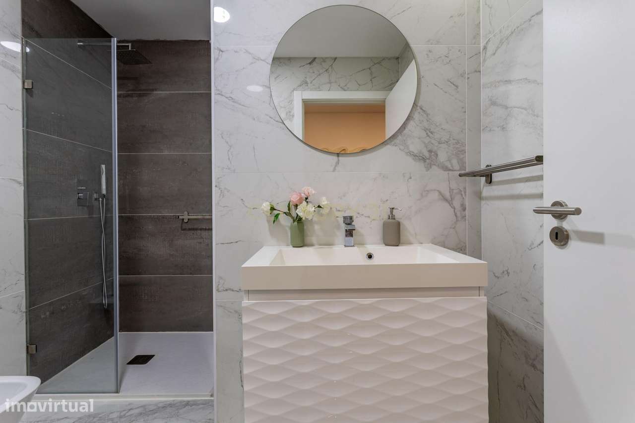 Procura espaço e conforto? Veja este T4 Duplex-18