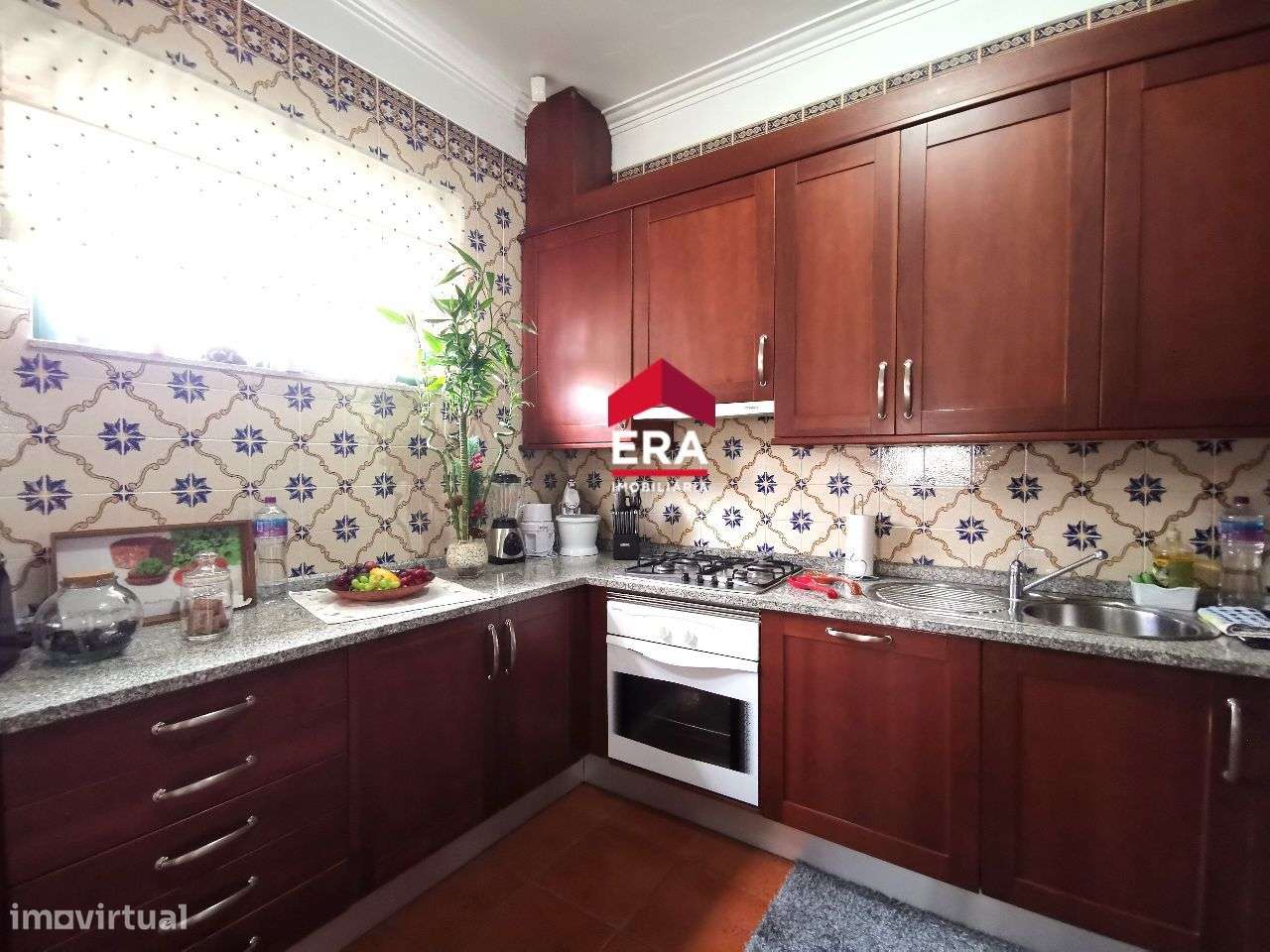 Conjunto de Lojas e Habitação p/ Arrendamento - Grande imagem: 3/23