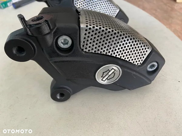 ZACISK ZACISKI HAMULCOWE PRZÓD BREMBO HARLEY TOURING CVO - 4