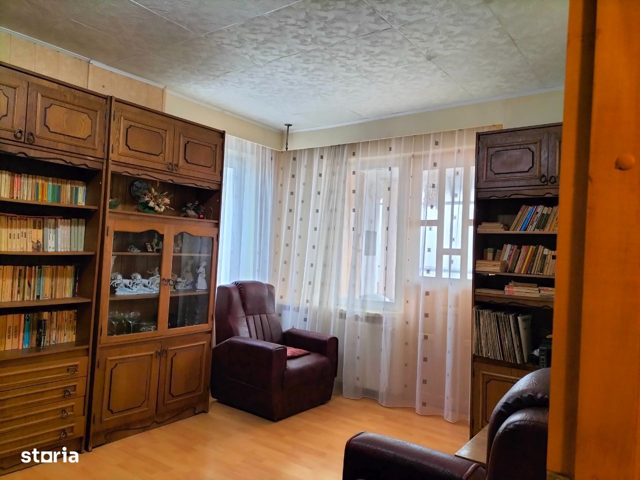 Vând apartament 3 camere, zonă ultracentrală.