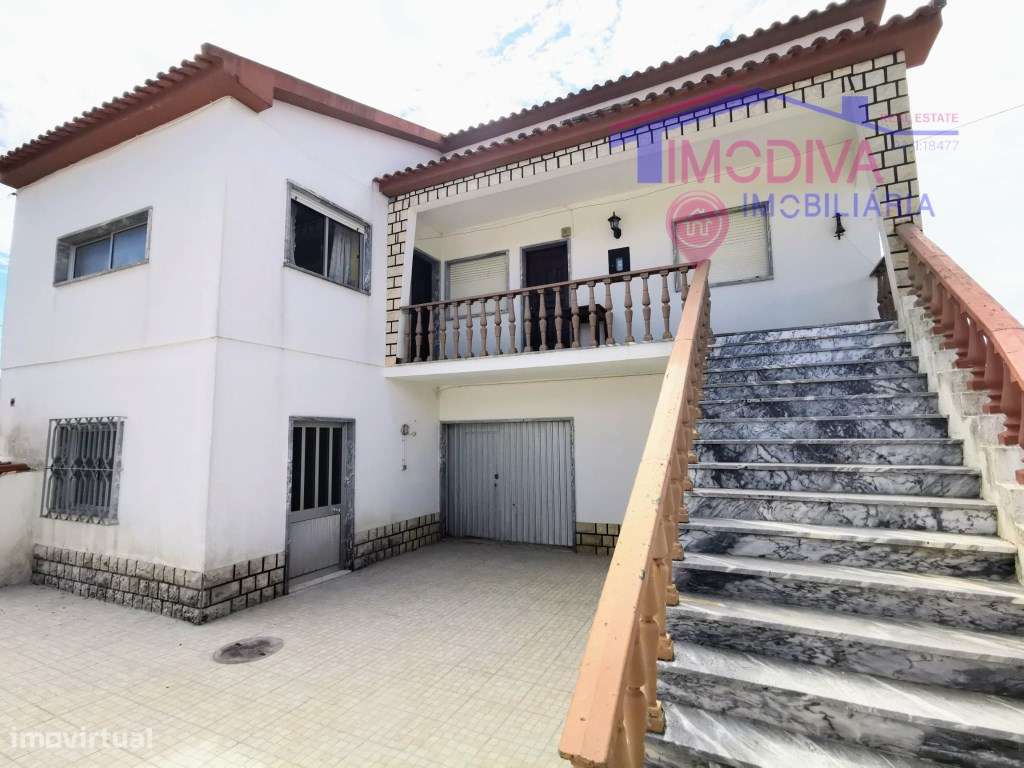 Moradia T3 com garagem, anexos e terreno com agua em Pedrogão Grande - Grande imagem: 4/49