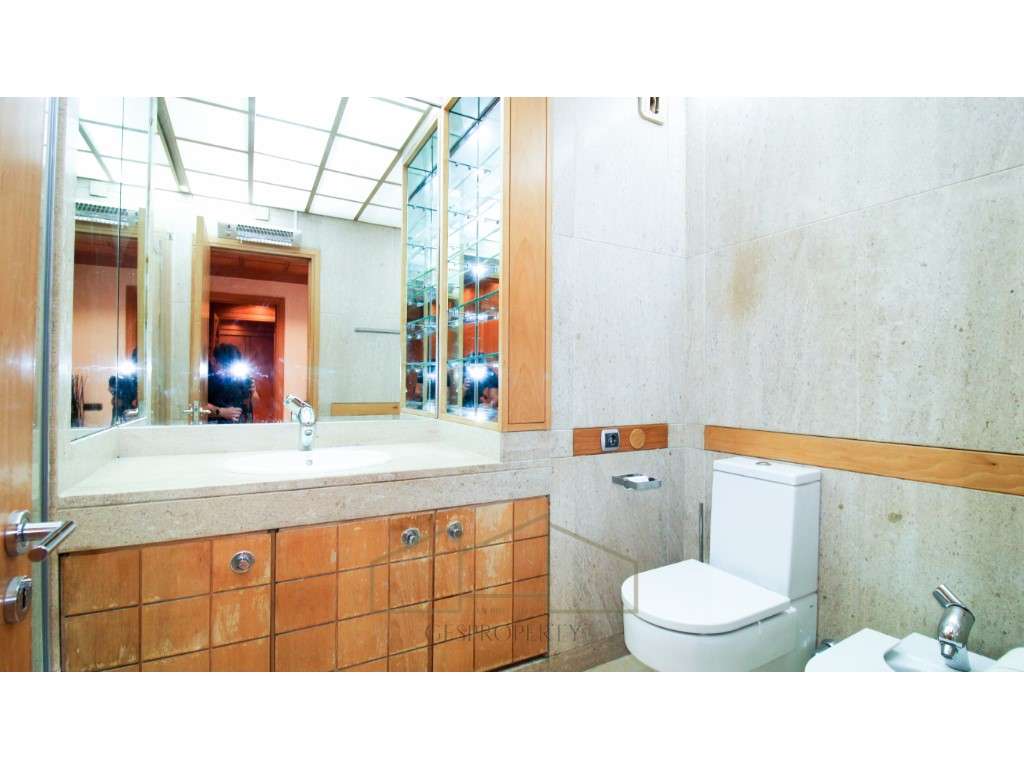 Apartamento T4 nas Torres das Amoreiras-18