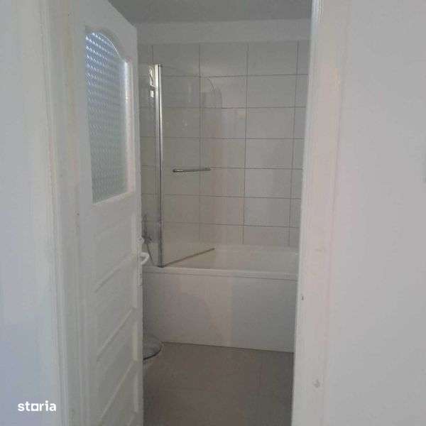 Casa in Chitila , vis-a-vis de lac - Imagine principală: 5/7