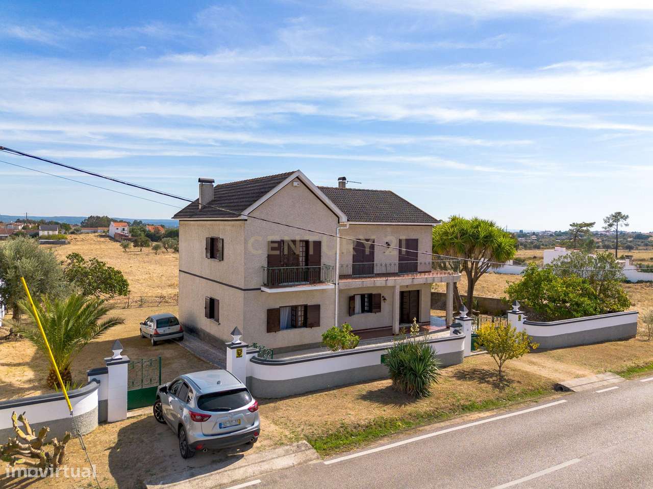 Moradia T4 com Potencial para 2 Frações  Terreno de 8.480 m²  Torres N-12