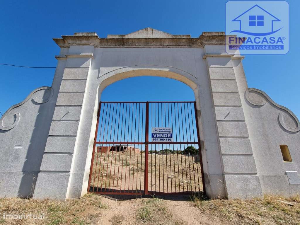 Terreno com moradia situado numa zona sossegada - Brejos(Elvas)-21