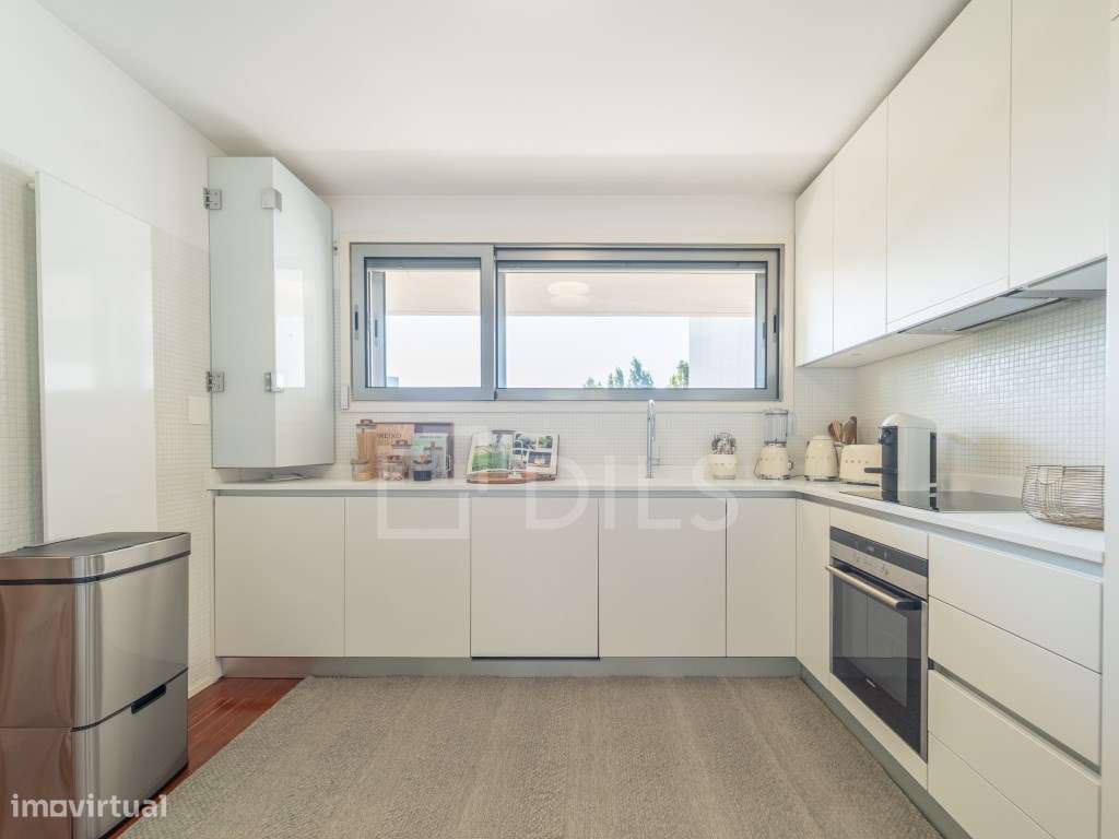 Apartamento T2 com varandas e garagem-11