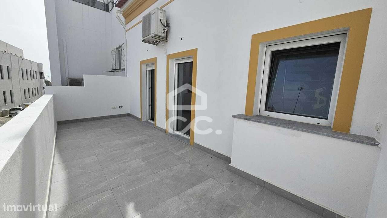 Andar de moradia V3 com terraço, localizada perto da biblioteca - Grande imagem: 2/32