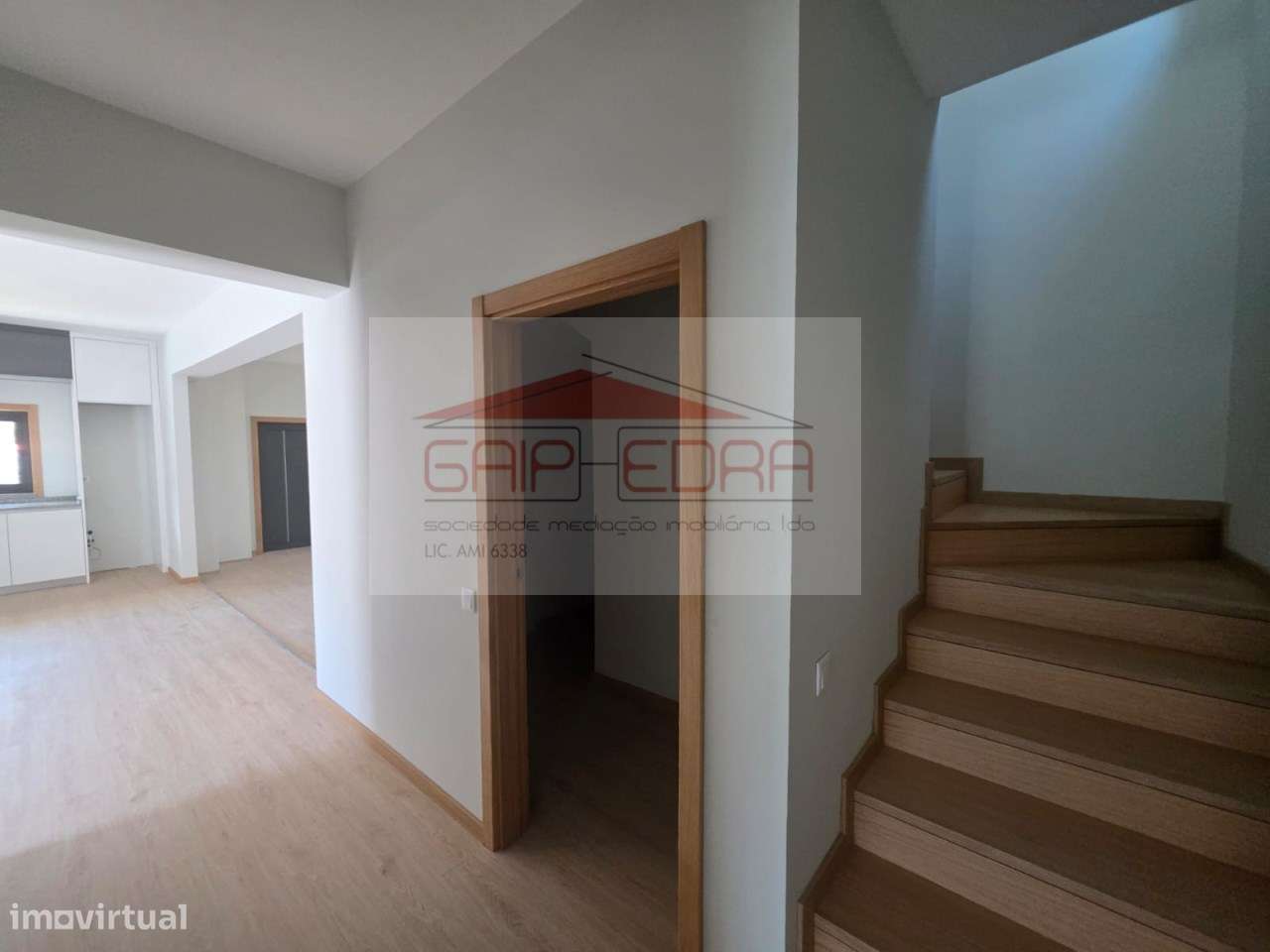 Moradia 4 frentes nova  com 840 m2 terreno em Felgueiras-7