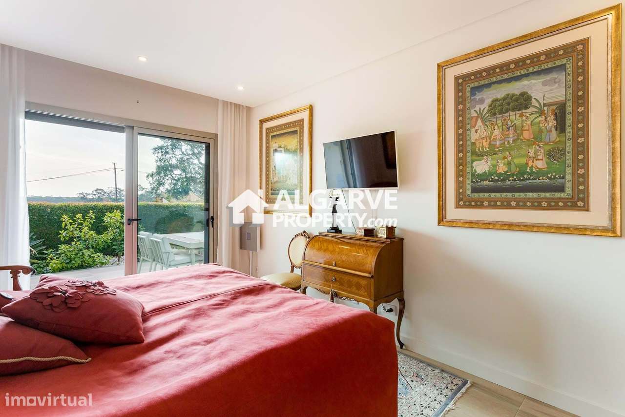 Excelente T2 Moderno com amplo terraço perto da Praia — Quarteira, Alg-18