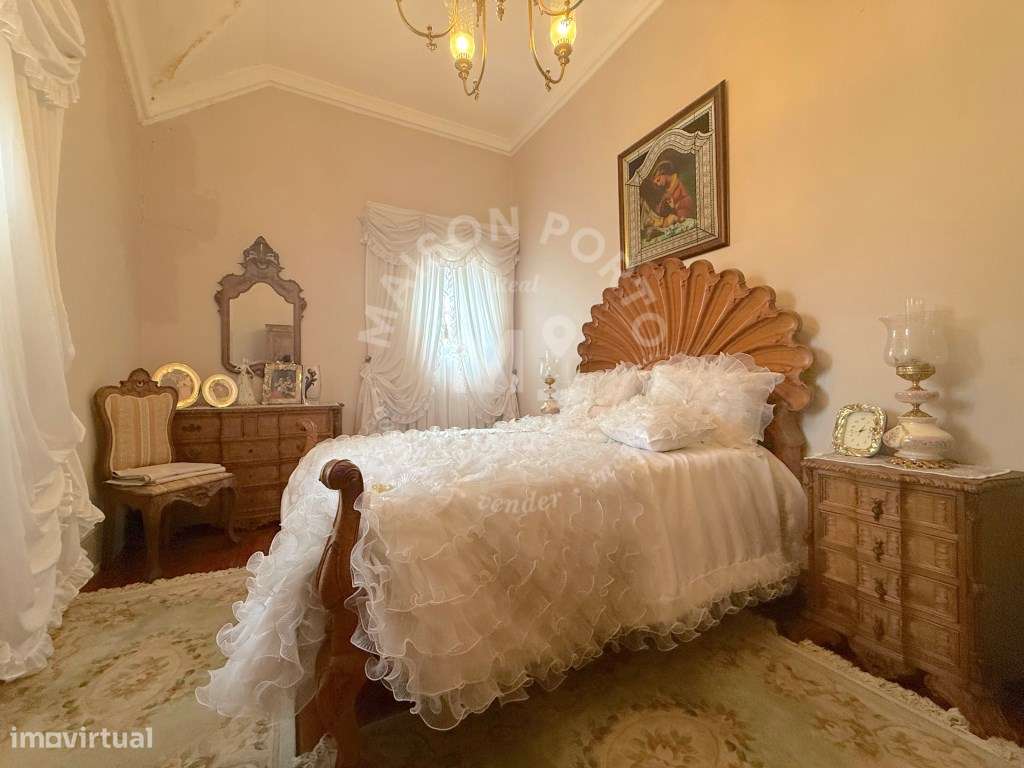 Moradia T4 do Sec. XIX (1896), com 3 Pisos, Jardim, Garagem, Anexos... - Grande imagem: 4/60