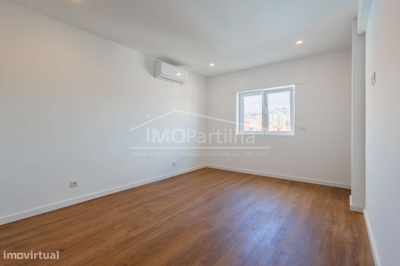 Apartamento t3 à venda na Rua Abáde Correia da Serra-15