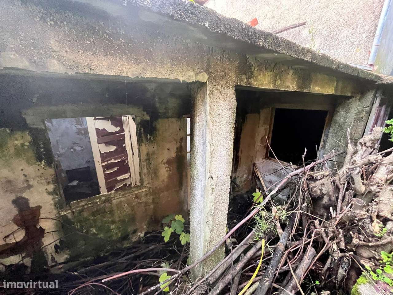 Moradia T5 com terreno de 601 m2 em Santa Clara, Coimbra - Grande imagem: 4/28