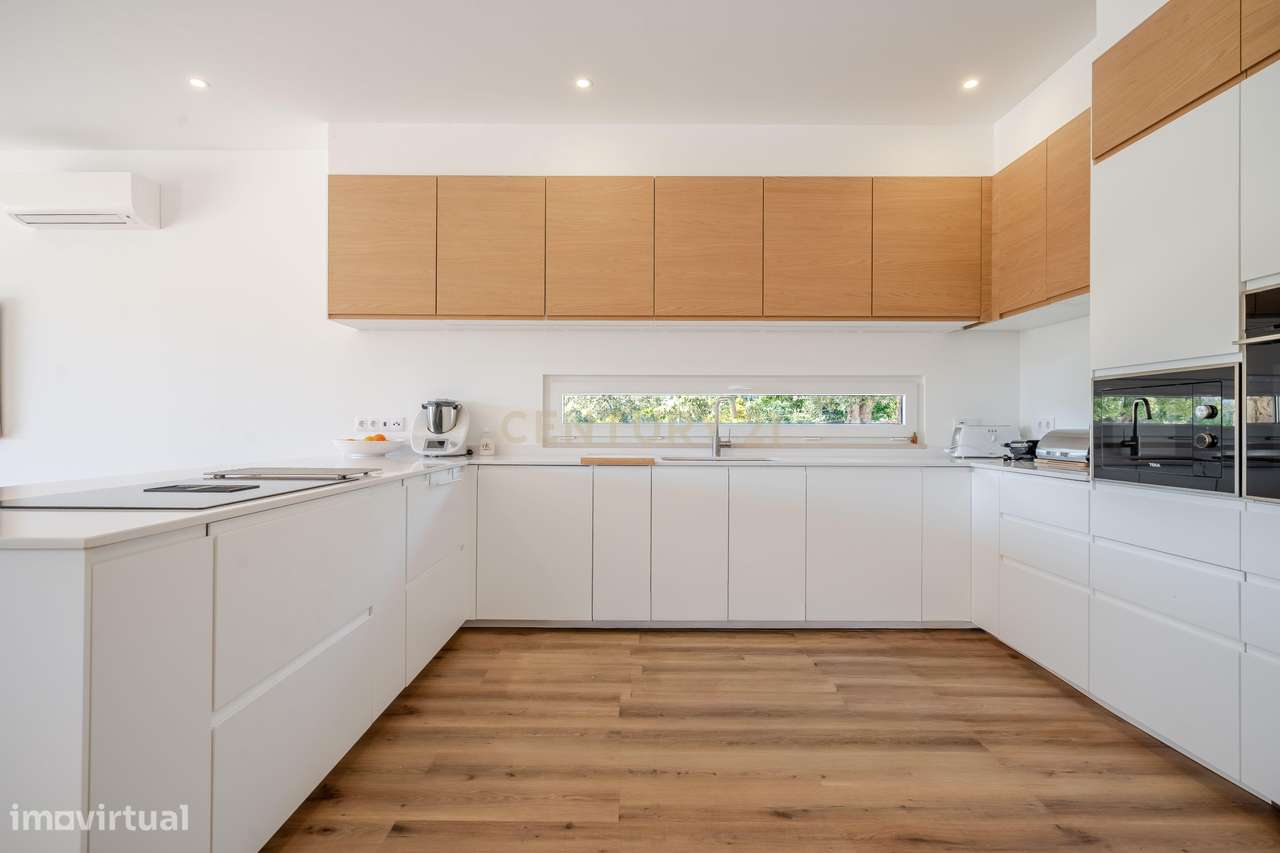 Moradia T3 Térrea de Luxo com Piscina Infinita, Privacidade Total e Am - Grande imagem: 5/55