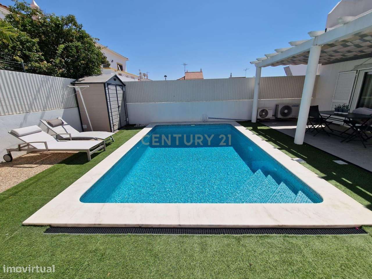 MORADIA T4 MODERNA EM MONTE GORDO, COM PISCINA E JARDIM - Grande imagem: 4/40