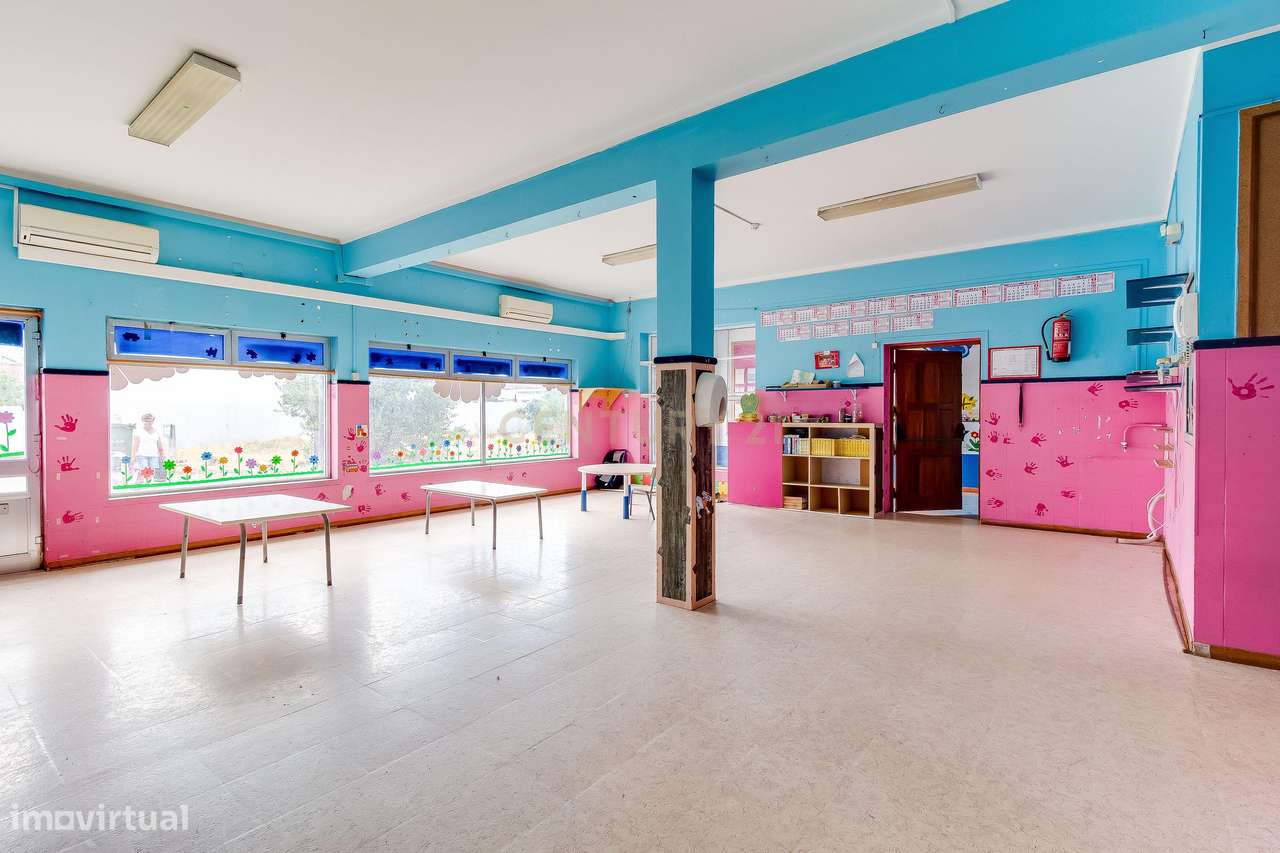 Imóvel para Infantário no Entroncamento – Espaço Amplo com Potencial d-5