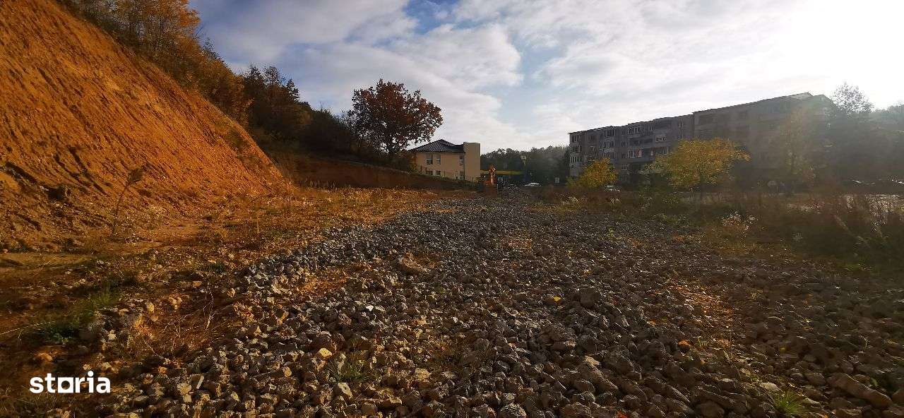 Teren intravilan 2 nivele PUZ spatii comerciale si locativ 1500 respec-0