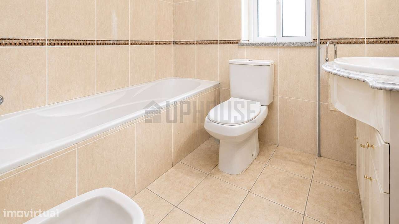 Apartamento T1 com Garagem Fechada, Junto ao Hospital-5