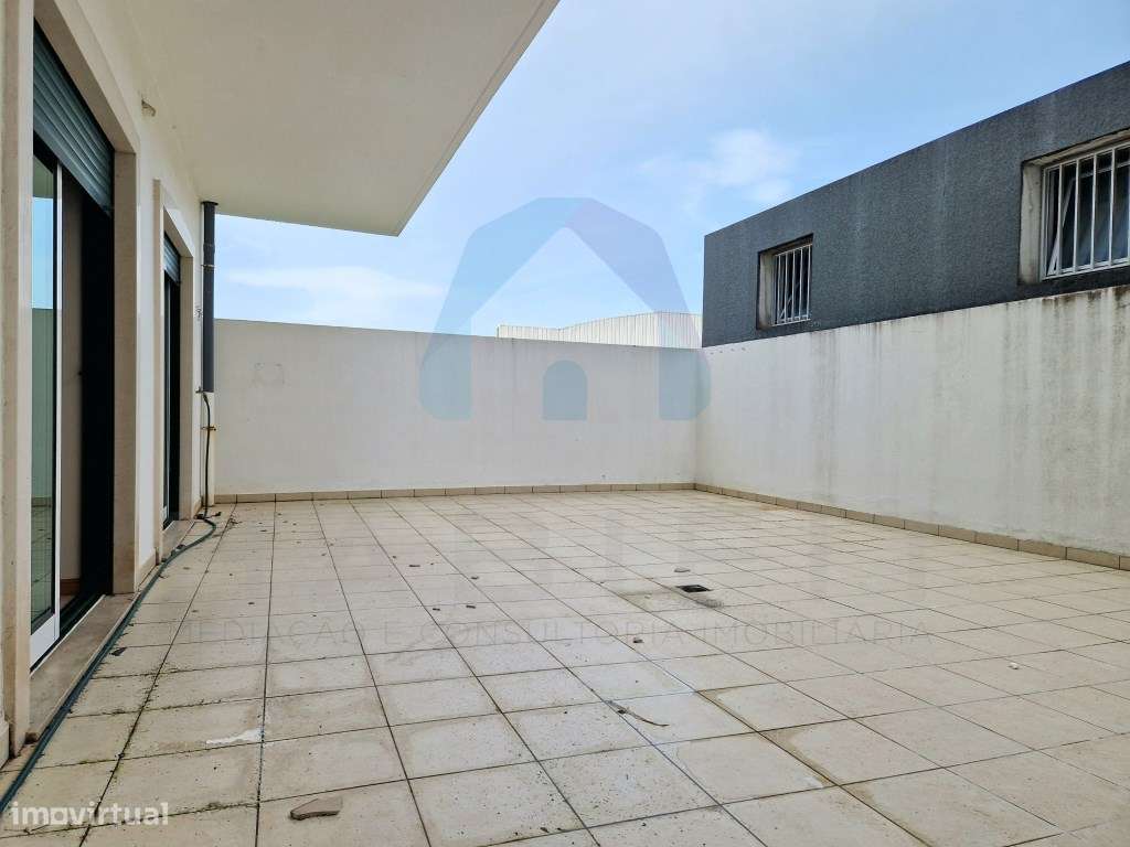 Apartamento T3 com Terraço - Pombal-19