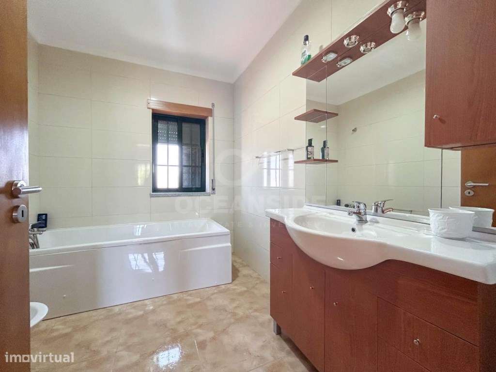 Moradia T4 independente em Castelo Branco-13