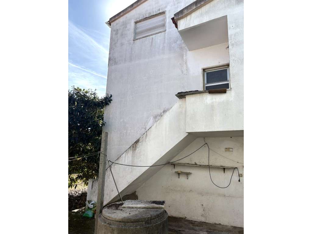 MORADIA PARA RECONSTRUÇÃO - GRANDE POTENCIAL DE VALORIZAÇÃO

Rua ...-15