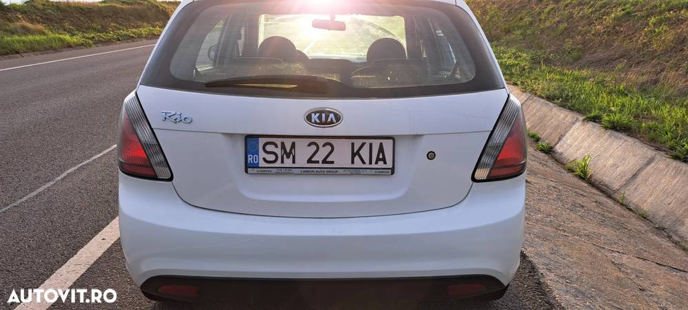 Kia Rio - 5