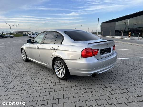 BMW Seria 3 318i - 3