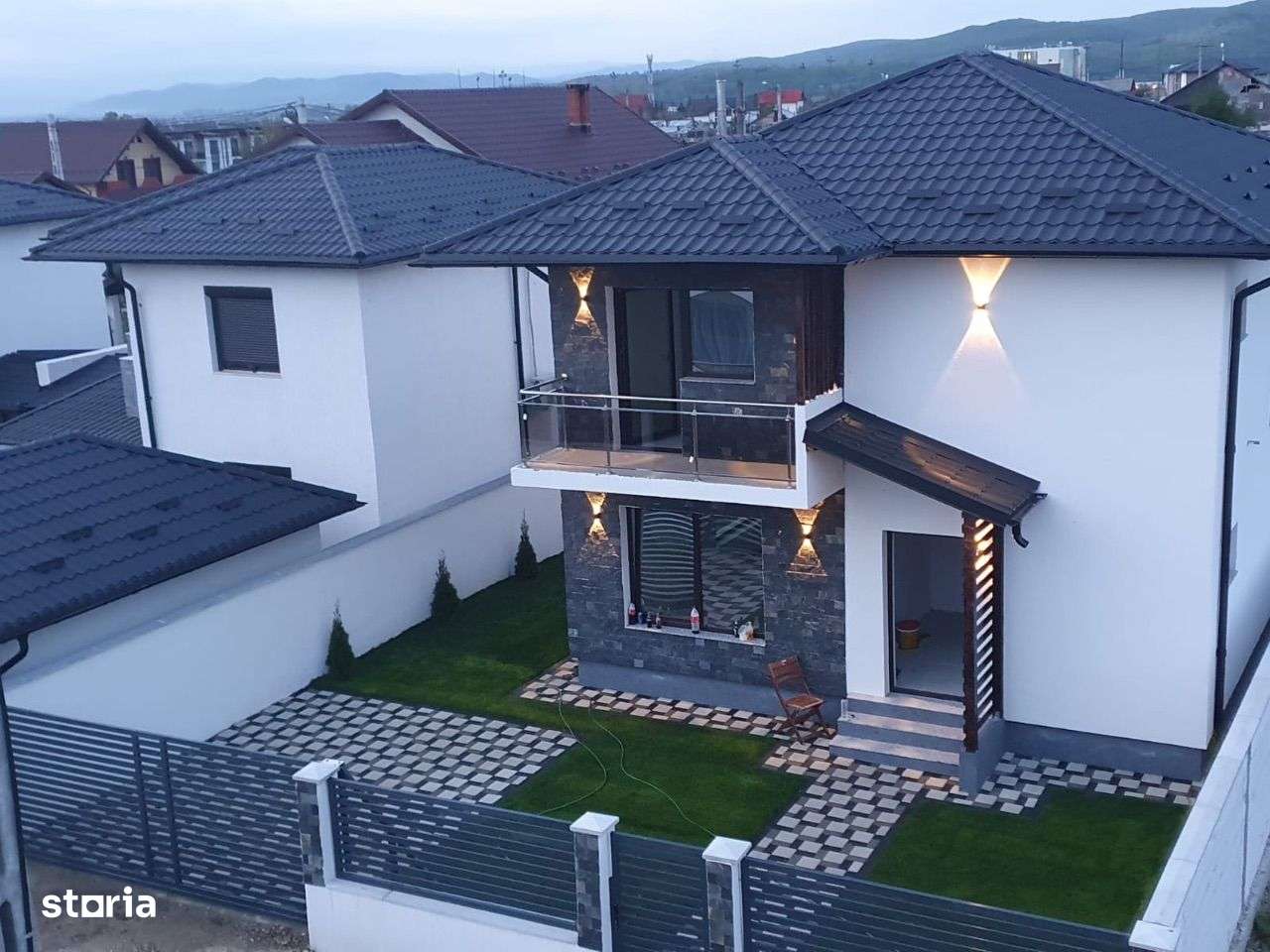 Casa Mioveni P+1, 2021, 4 camere, finisaje de Lux, toate utilitatile - Imagine principală: 4/7