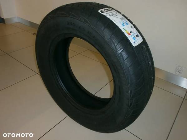 OPONA ZIMOWA 235/65R17 104H MATADOR MP92 Sibir Snow - 1