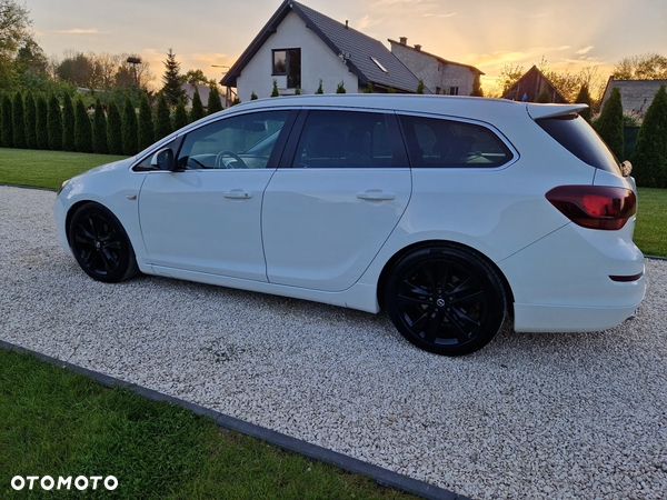 Opel Astra 1.6 Turbo Sports Tourer - 9