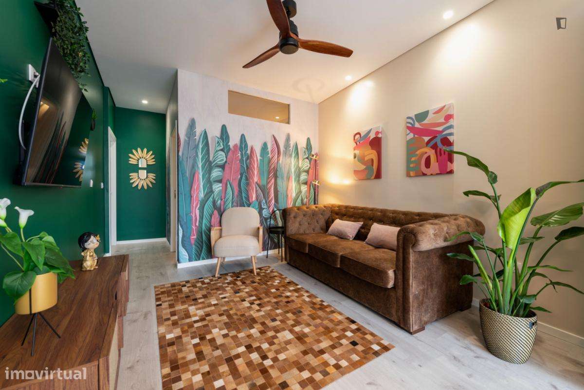 Apartamento com 1 quartos - localizado em Sé Porto - Grande imagem: 2/10