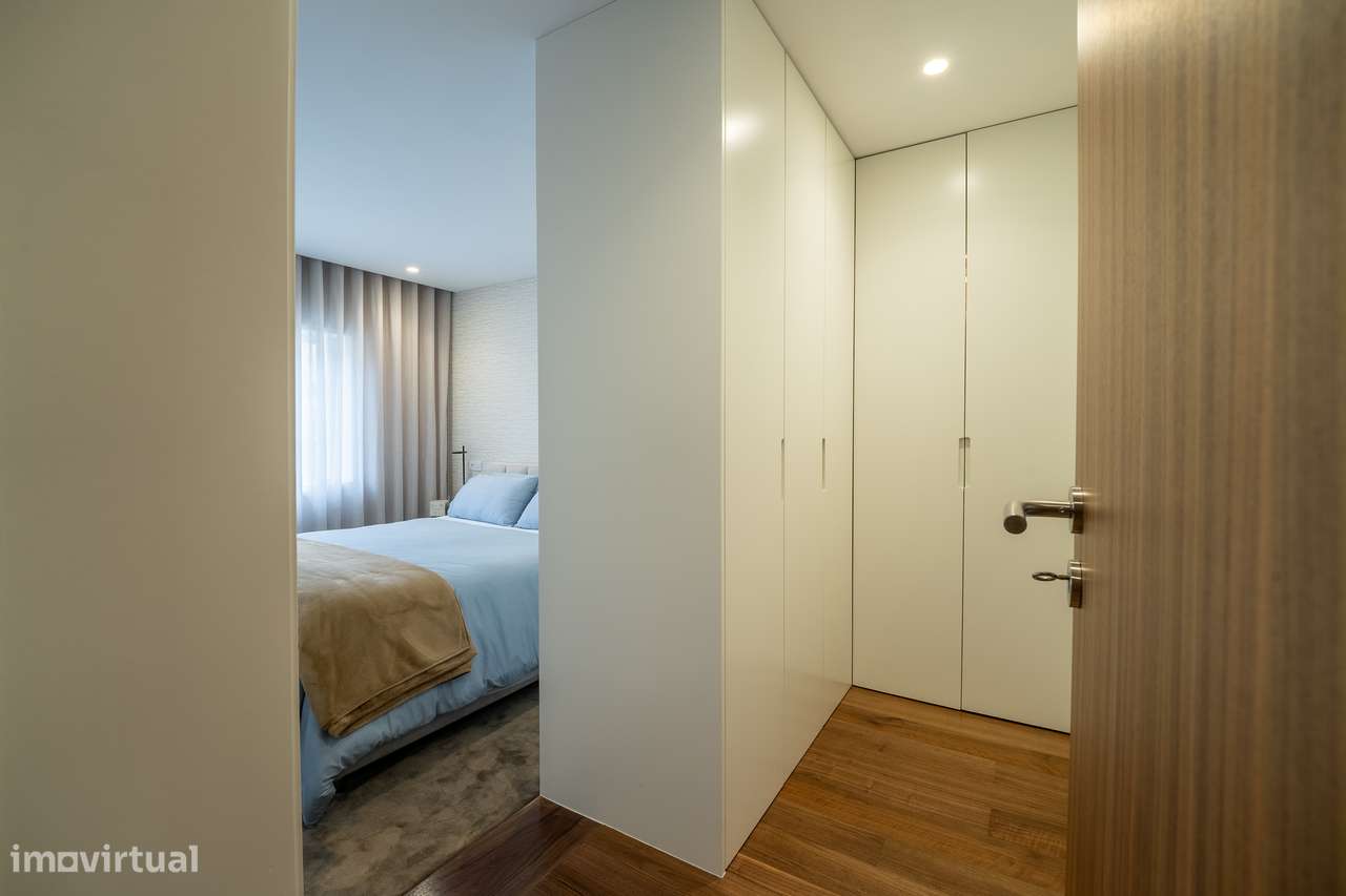 Moradia T3 com Jardim e Garagem em Guimarães-23