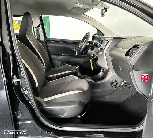 Toyota Aygo 1.0 X-Play - 25