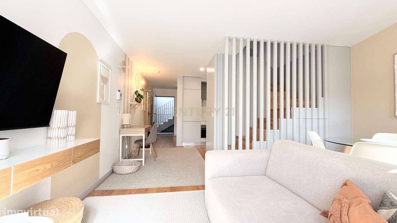 EXCLUSIVO T2 DUPLEX COM GARAGEM E VARANDA NO CORAÇÃO DA BAIXA DO PORTO-9