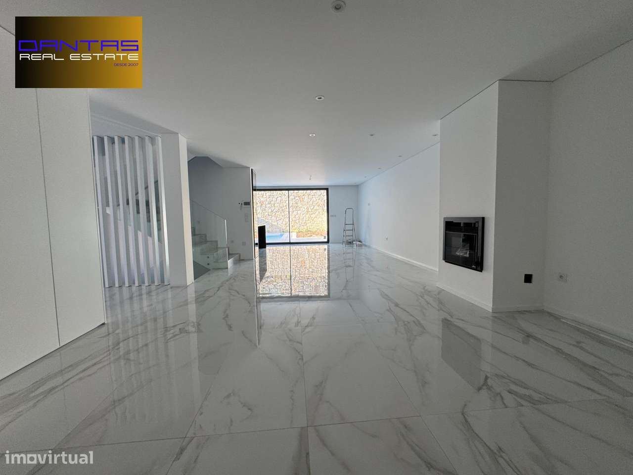 Gaveto T4 já com a estrutura concluída, lote 400m2-14