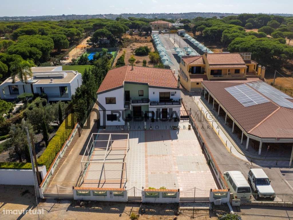 Moradia com 3 pisos e terreno no Semino Quarteira - Grande imagem: 3/58