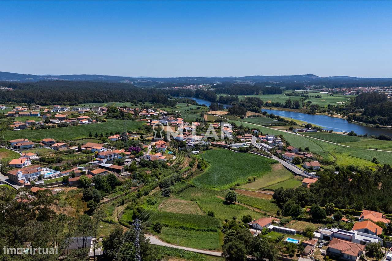 Terreno com 5560 m2, situado em Gemeses, Esposende, com possibilidade - Grande imagem: 4/22