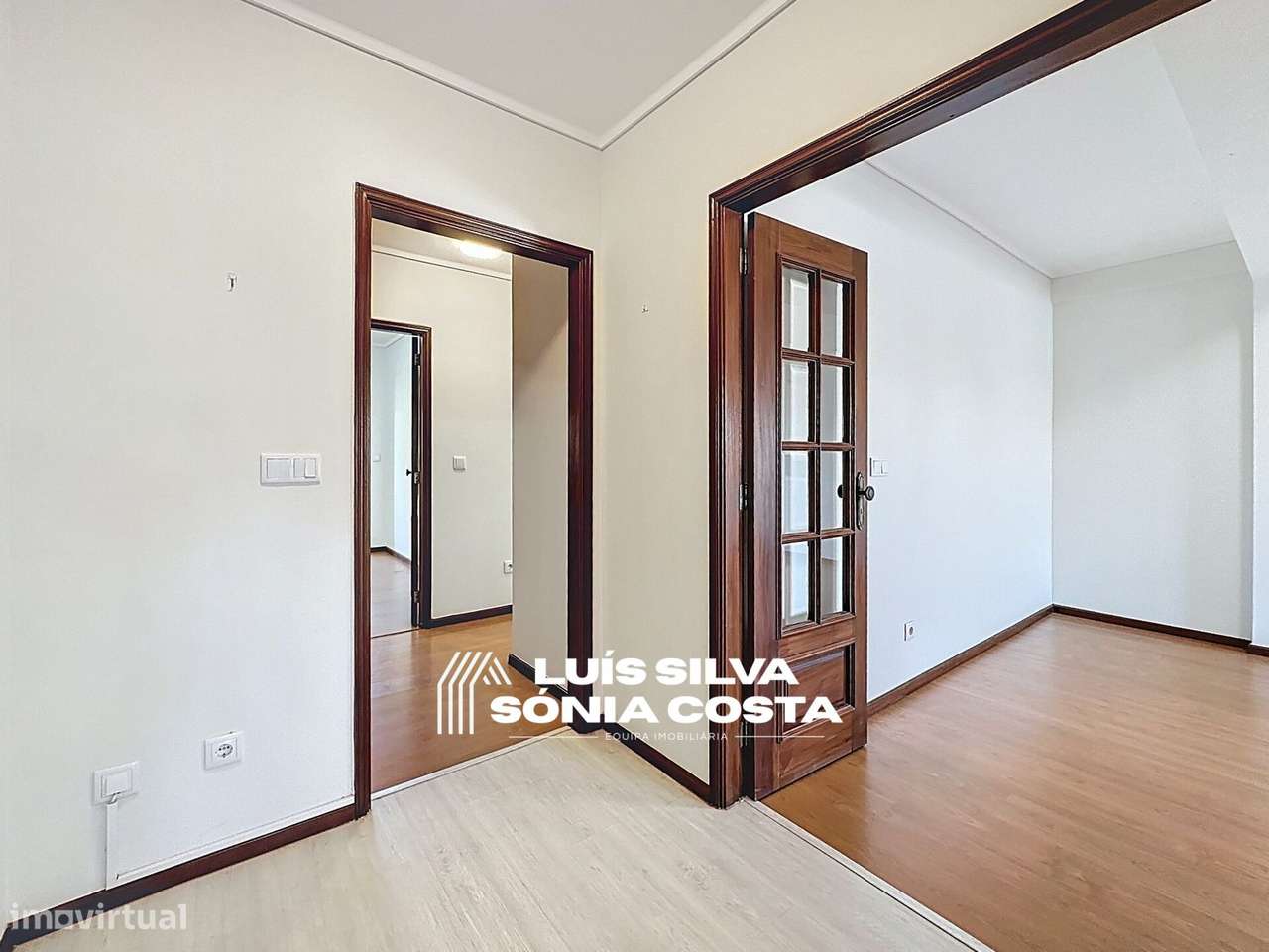 Apartamento T2 Remodelado c/ Varandas, Garagem & Elevador - Centro...-13