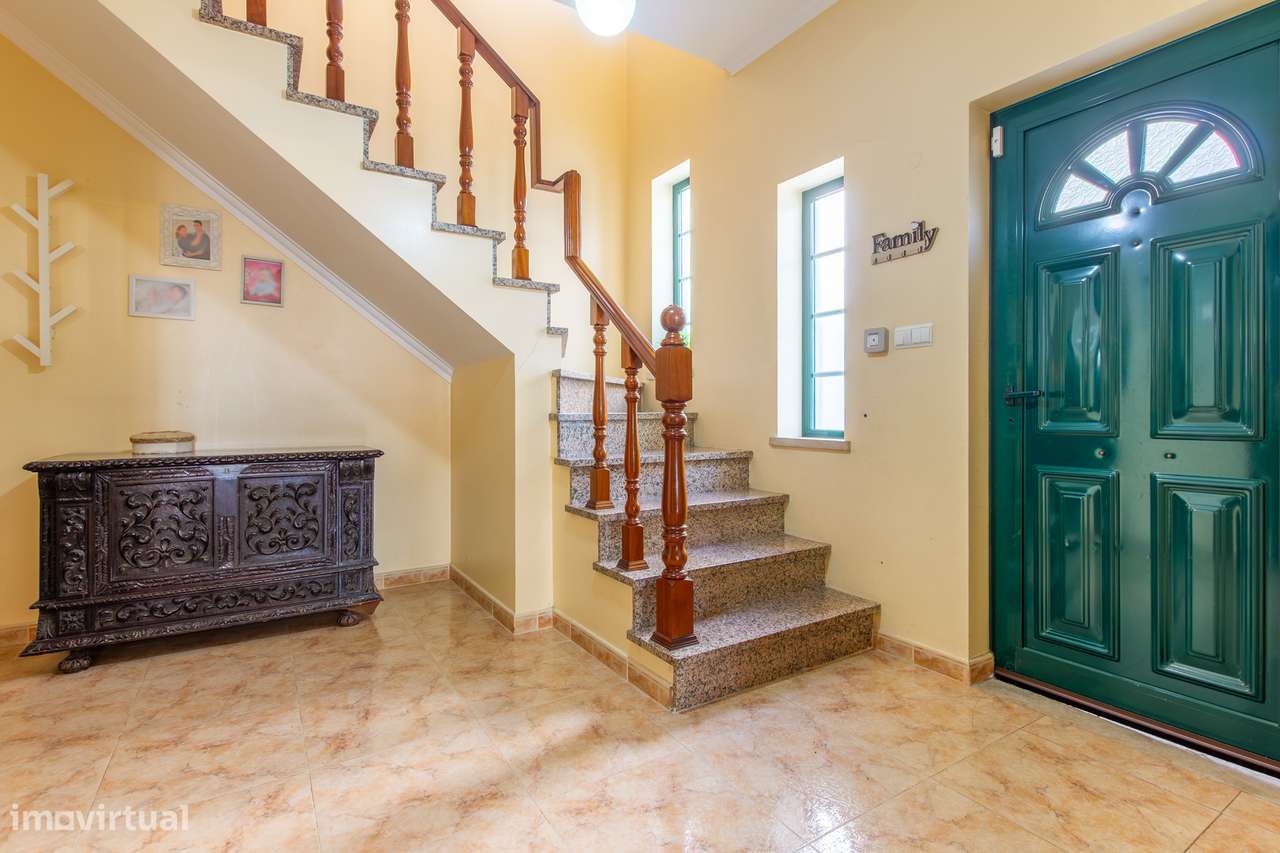 Quinta do Conde – Moradia Geminada de 4 assoalhadas c/ garagem-16