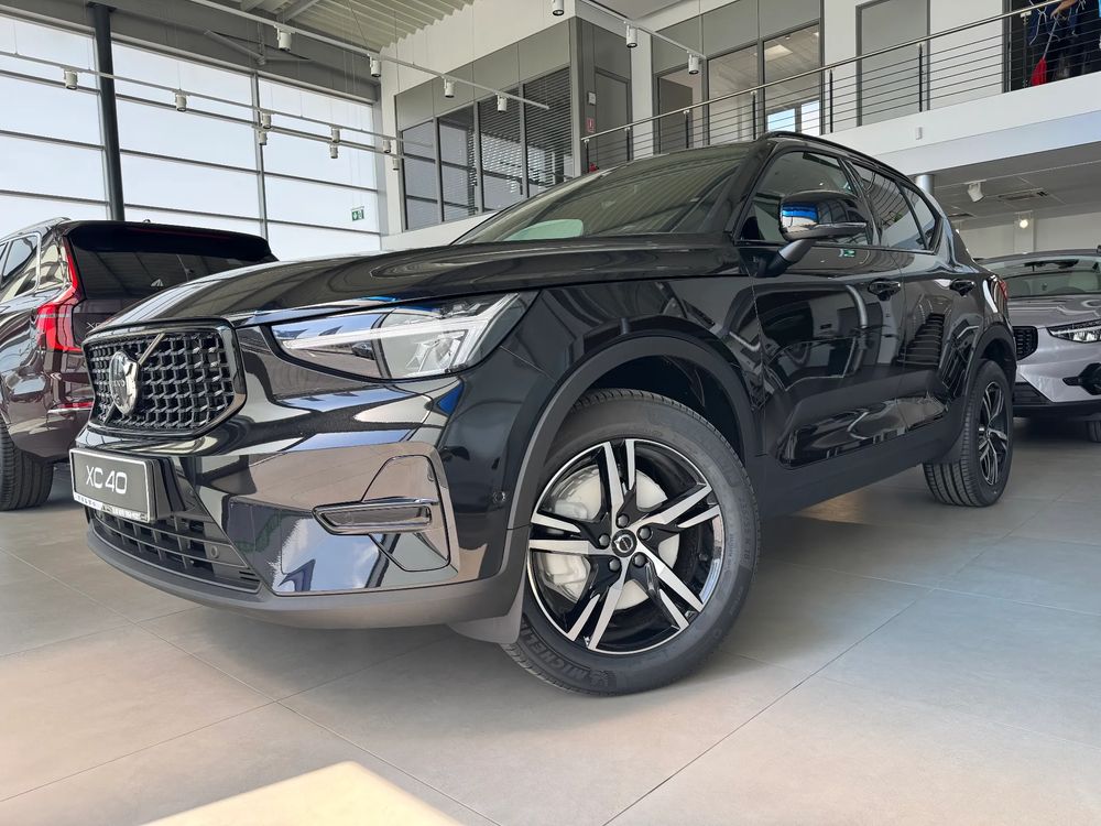 Volvo XC40 B3 AT FWD MHEV Plus Dark 2026