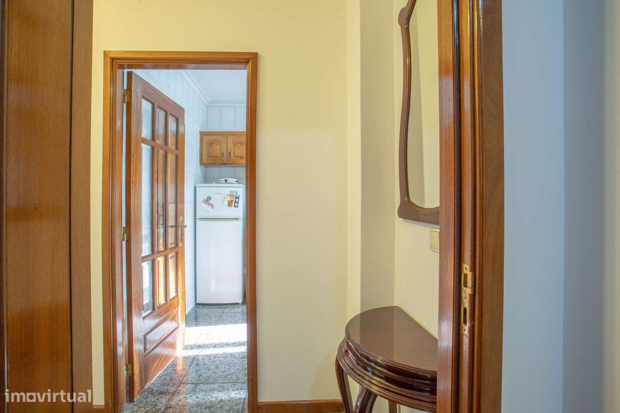 T2 +1 com 102 m² | Varanda | Perto do Metro e Baixa Ribeirinha-15