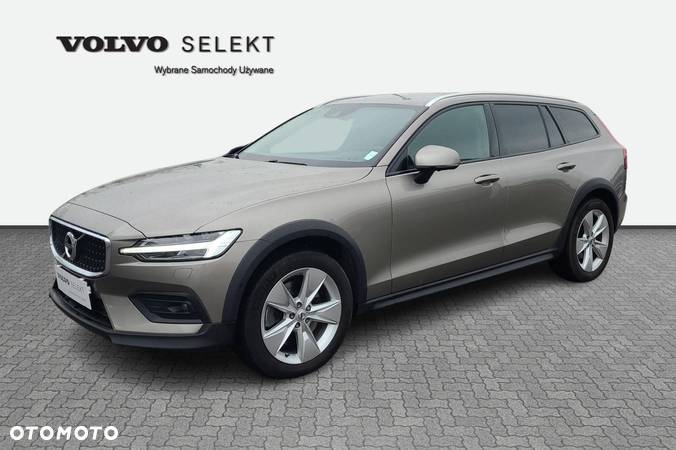 Volvo V60 Cross Country - 1