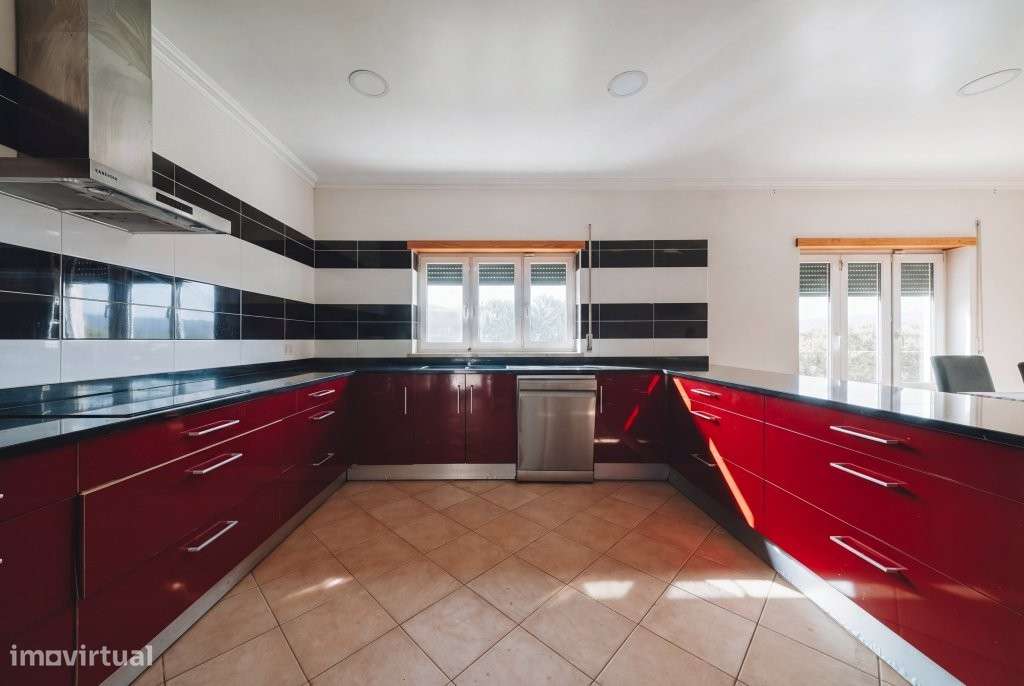 Moradia T7 isolada, com 5 suítes e vistas deslumbrantes - Grande imagem: 3/49