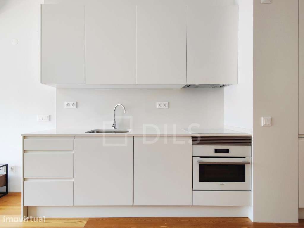 Apartamento T2 duplex com estacionamento e terraço, no Saldanha - Grande imagem: 5/39