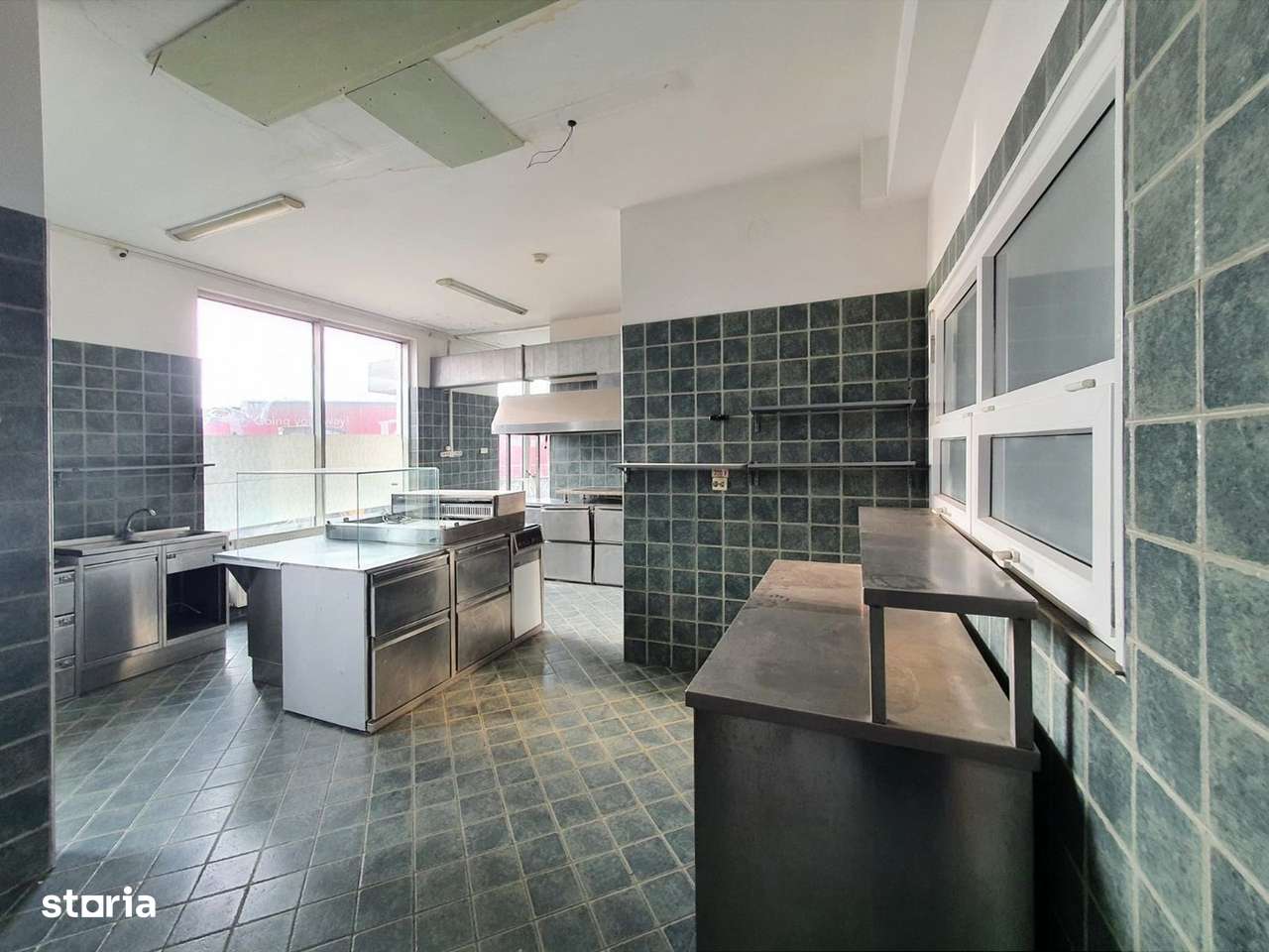 Spațiu comercial de 1.800 mp cu curte de 2.500 mp - Imagine principală: 4/9