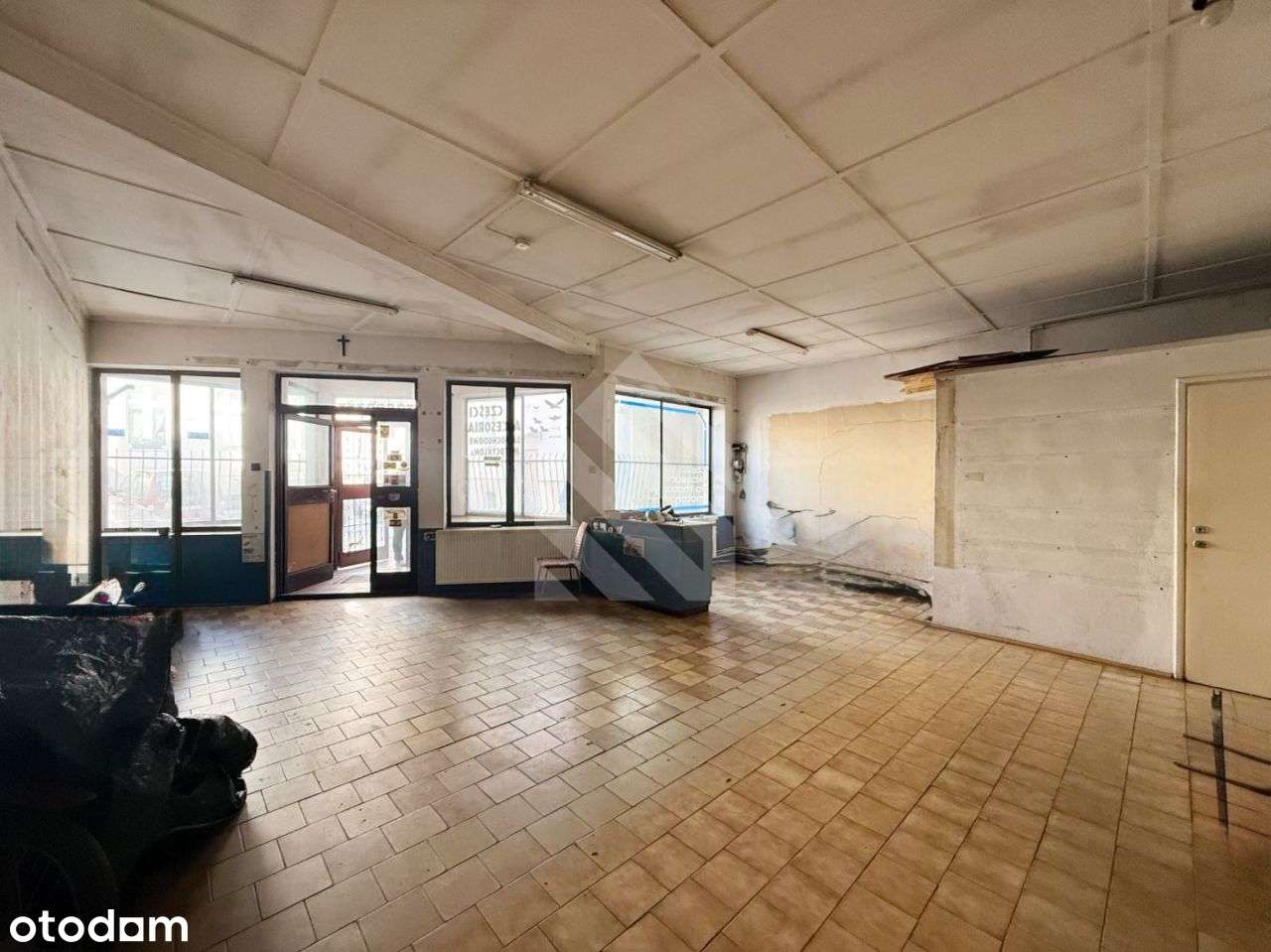 Pawilon handlowy 55m2 z witryną w centrum miasta!-3