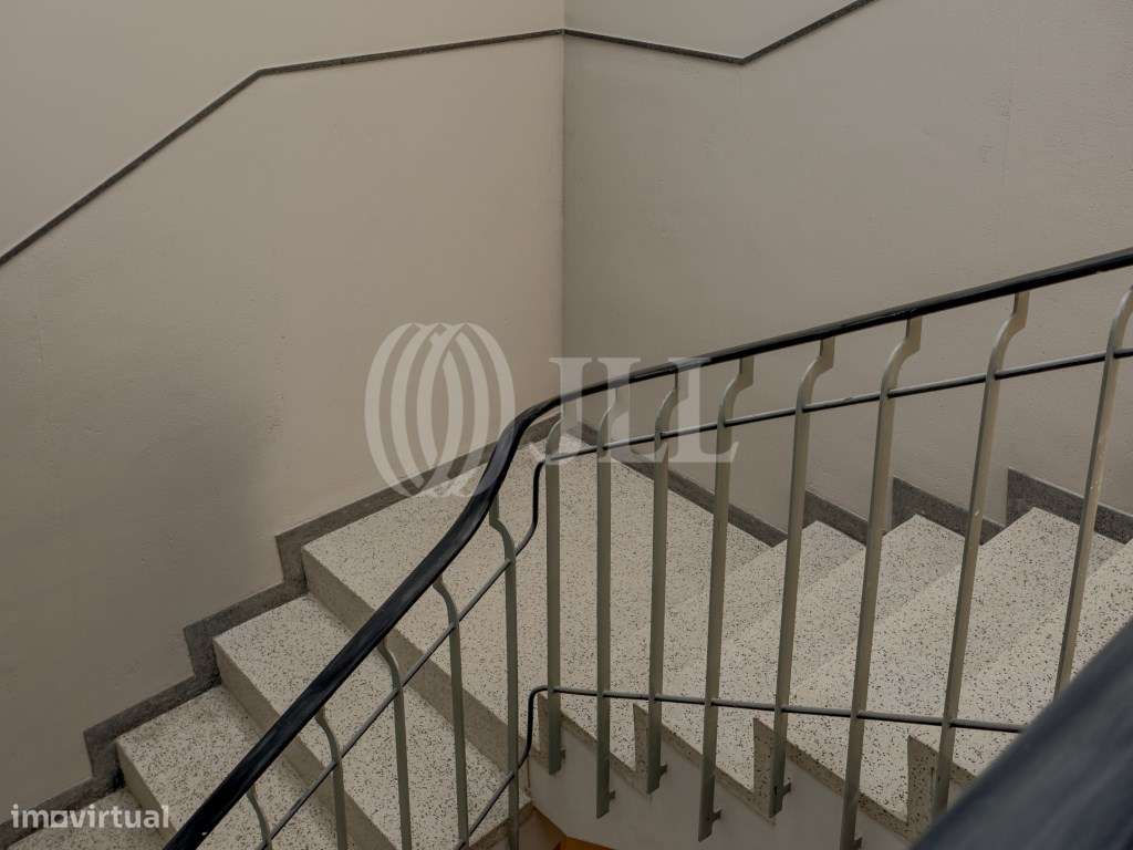 Apartamento T4 com varanda e garagem nas Antas Porto-27