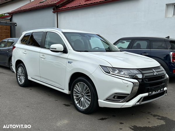 Mitsubishi Outlander PHEV 2.4 L 4X4 Instyle+ - 26