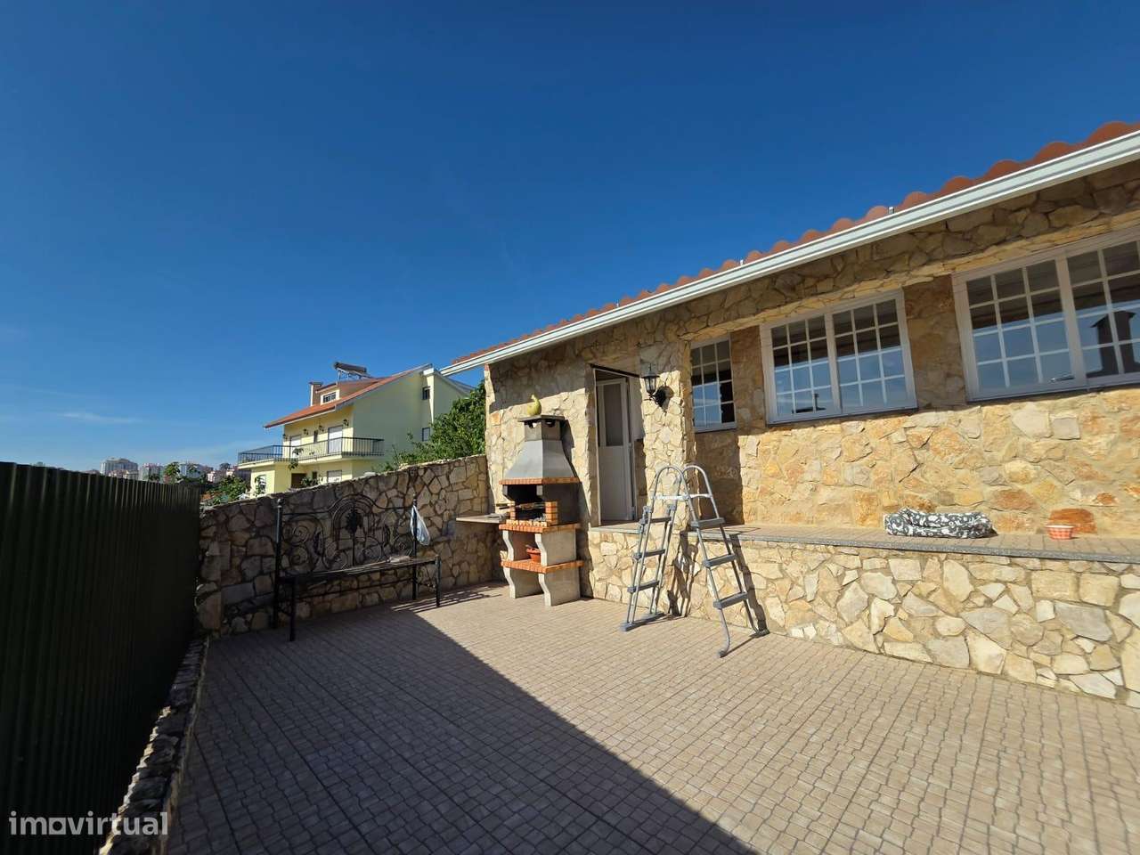 Moradia T2+1 com Anexo Independente, Jardim e Garagem – Rinchoa-5