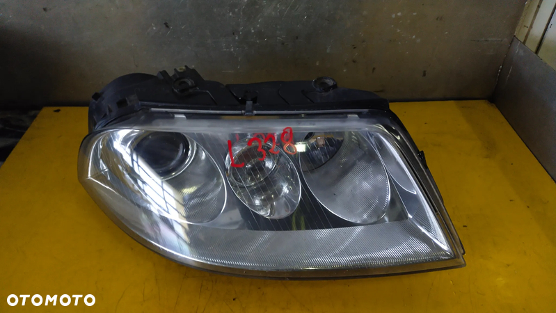 Lampa przednia VW Passat B5 prawa 3B7941016M - 1