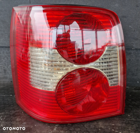 LAMPA LEWA TYŁ 3B9945095AA VW PASSAT B5 KOMBI - 2